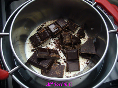 Tarta+de+galletas+con+mousse+de+3+chocolates+(7).JPG