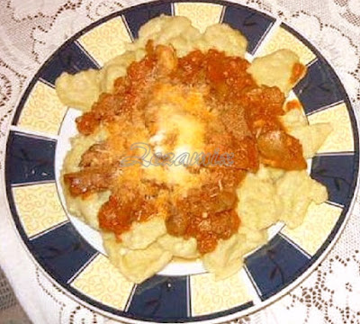 Chicken livers with vegetables and gnocchi