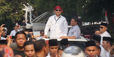 Inilah 3 Aksi Tidak Terduga Prabowo Di Tengah Kerumunan Massa 