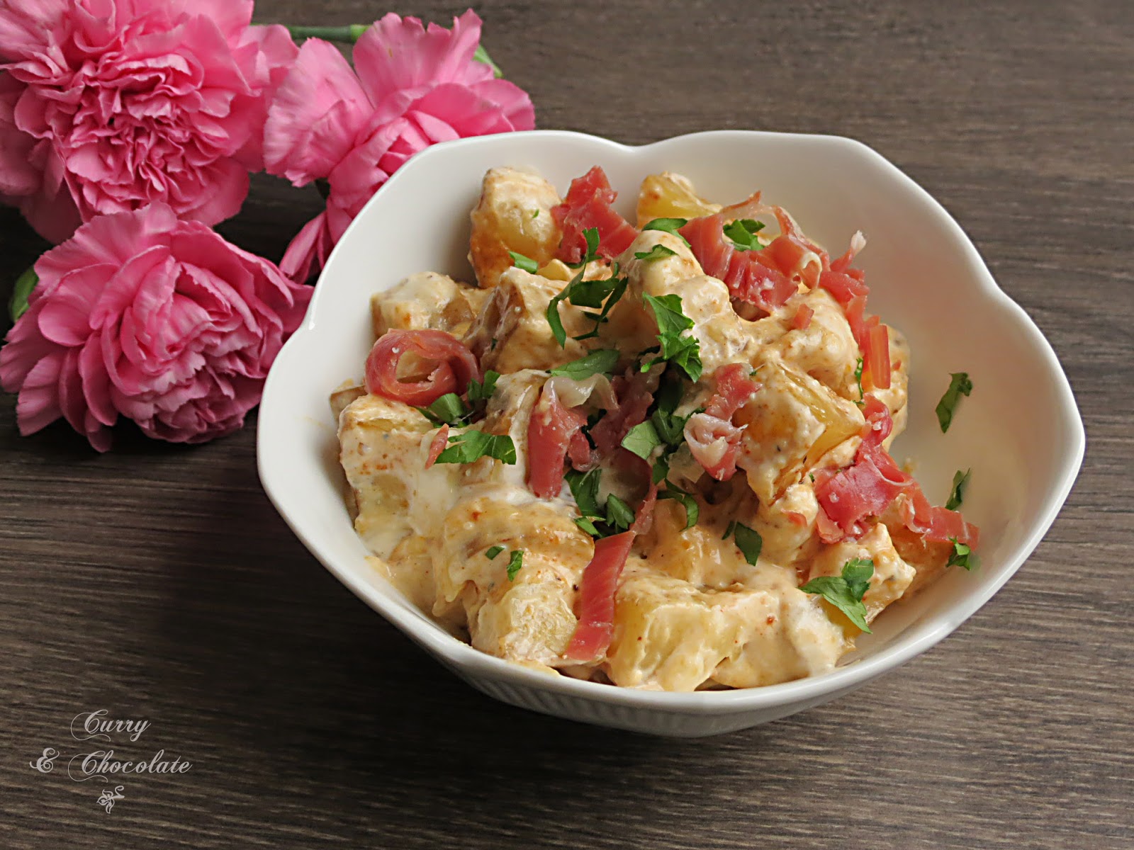 Ensalada de patatas asadas con jamón y salsa de yogur – Baked potato salad with prosciutto in a yogurt dressing