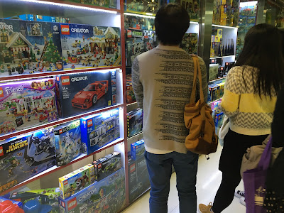 LEGO at 20%-30% OFF on SRP.  In's Point in Yau Ma Tei, Mong Kok.