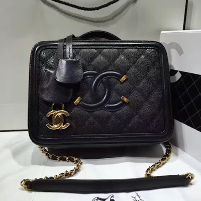 chanel cc filigree vanity case