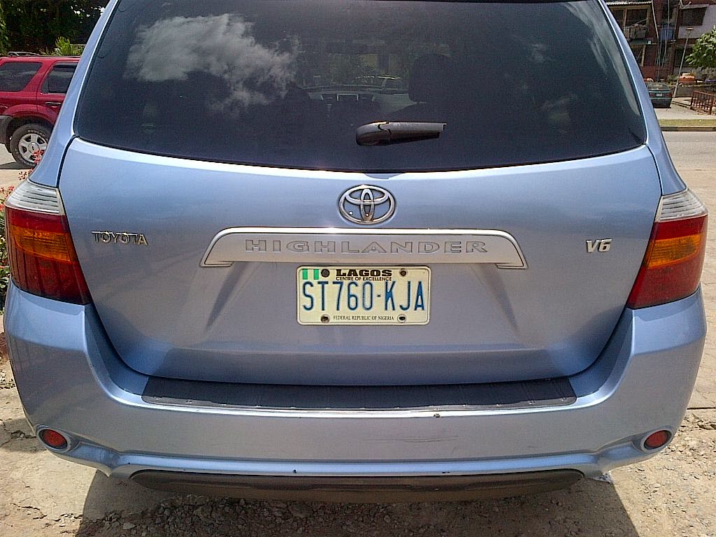 Extremely Clean Well Maintaned Toyota Highlander 2009 Model For Sale In Lagos, Nigeria BUY