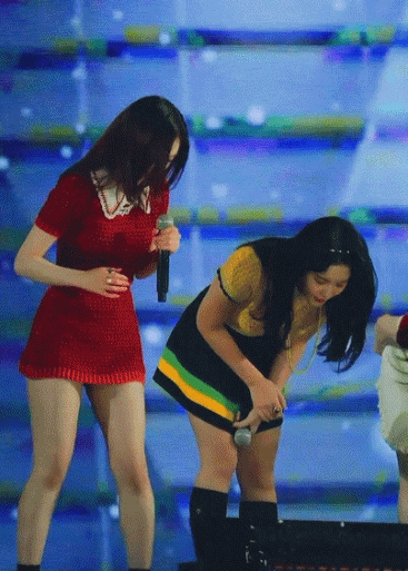 아이린 너무 짧은 원피스...gif3