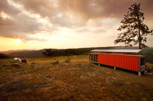 20-Sunset-Recycled-Container-House-Architect-Benjamin-Garcia-San-Jose-Costa-Rica-Solar-Panels-Recycled-Metal-www-designstack-co