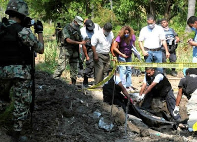 Sicarios levantan y decapitan a joven de 16 años; la terrible ejecución de Claudia. Sicarios levantan y decapitan a joven de 16 años; la terrible ejecución de Claudia.