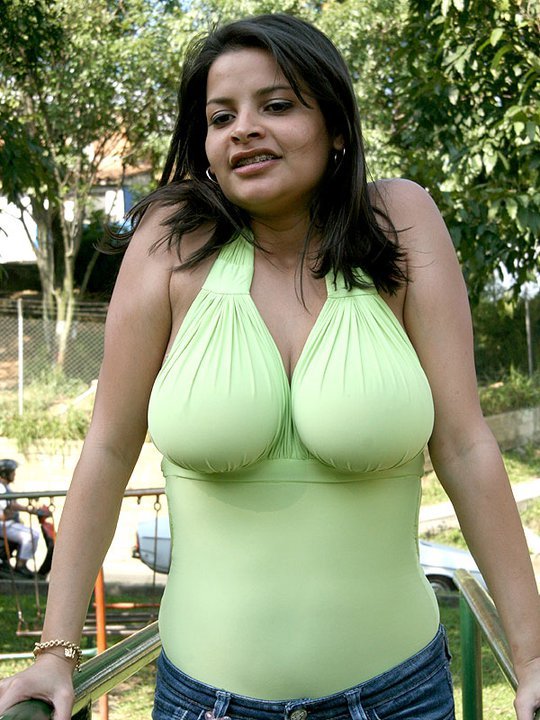 Wallpaper World Divya Butt Expose Her Huge Breast Profile