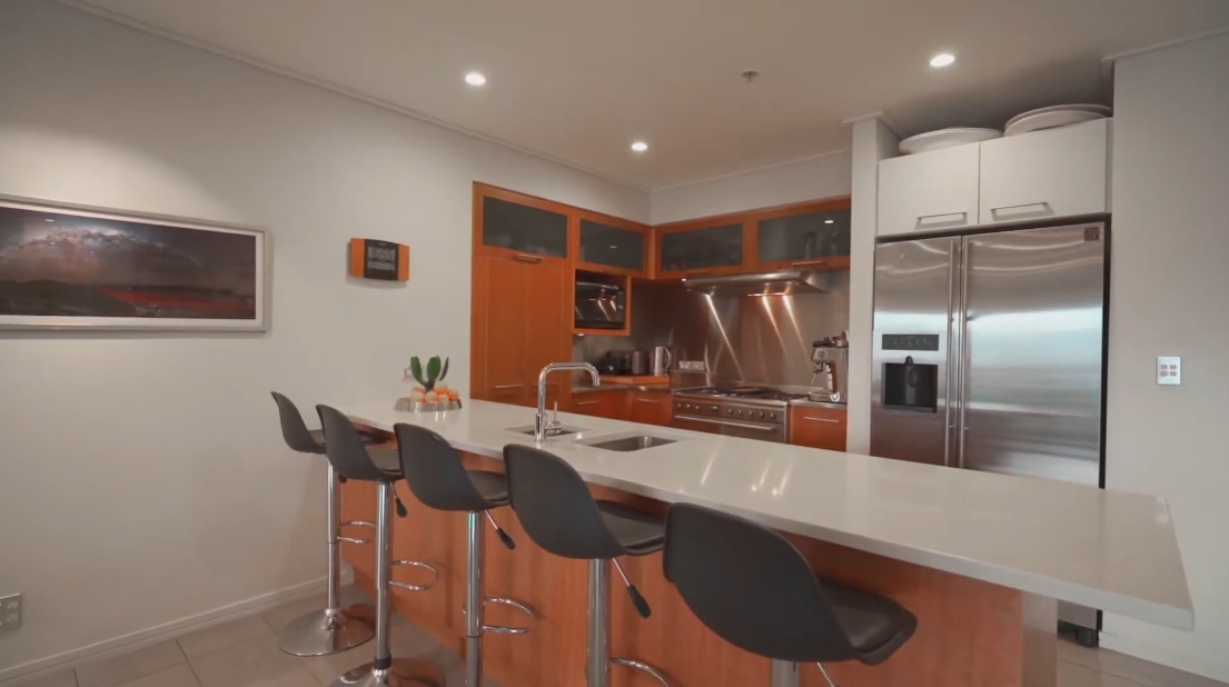 17 Interior Design Photos vs. 120 Customs St W #3A, Auckland Luxury Condo Tour