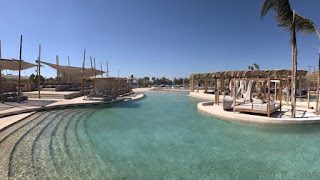 La piscina más grande de Europa de agua salada. La piscina de agua salada más grande de Europa. Mykonos (Grecia), club de playa SantAnna