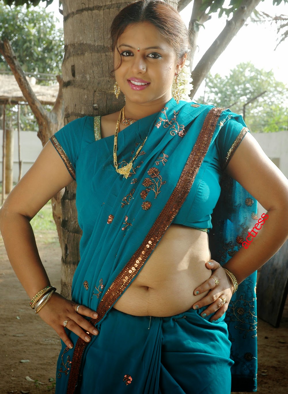 [Image: sunakshi-hot-navel-show-in-saree-stills+(7).jpg]