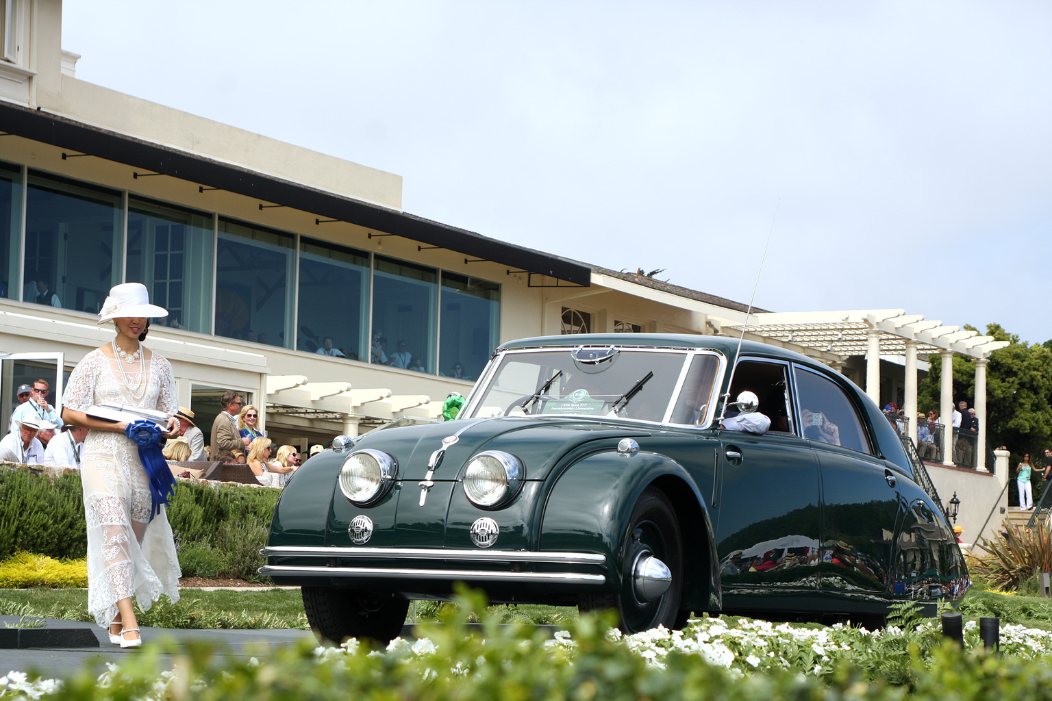loveisspeed.......: Monterey's car week ended with a post-war car
