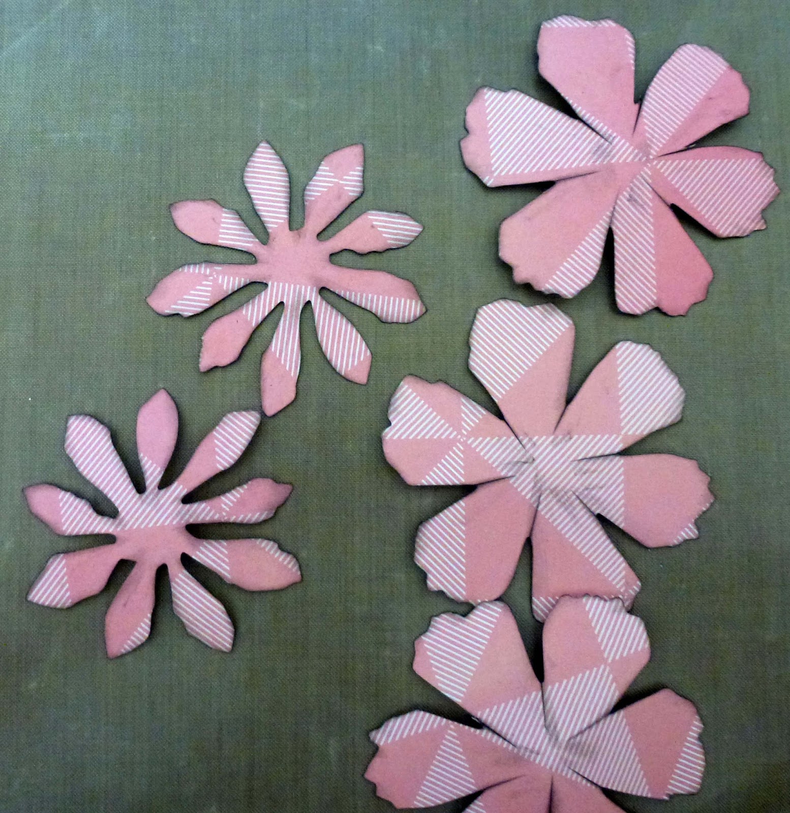 Off the Rails Scrapbooking Paper flower tutorial with Julie