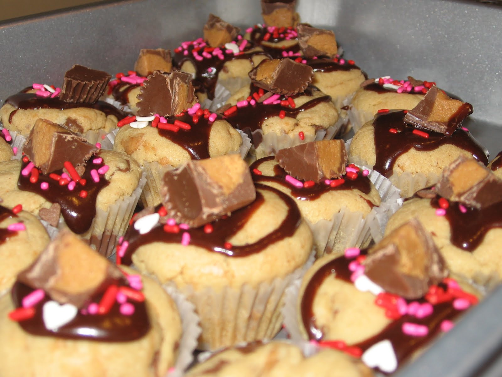 Mel's Kitchen Reese's Peanut Butter Blondie Cups