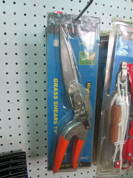 กรรไกรตัดหญ้า 12 นิ้ว ด้ามยาว