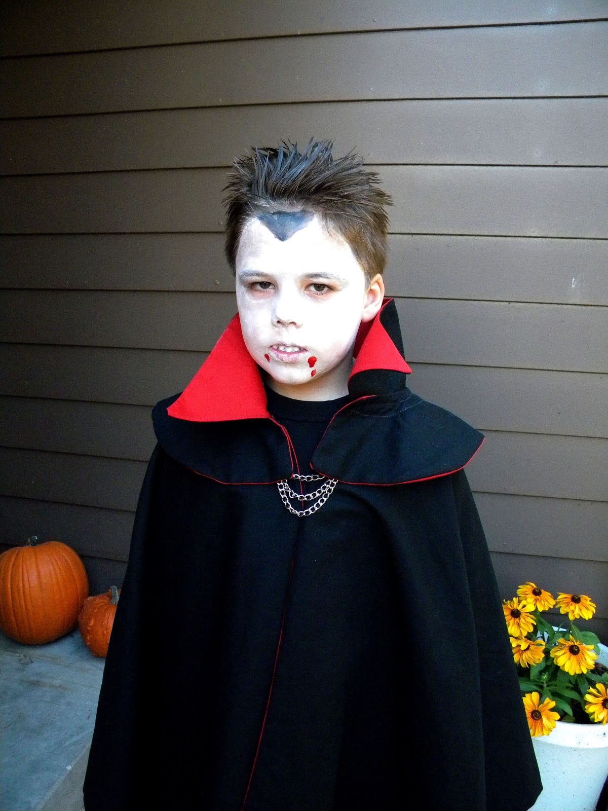 Cake and Jewelry: Dracula Halloween