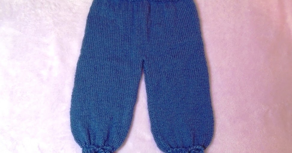 calça de bebe em trico com pezinho