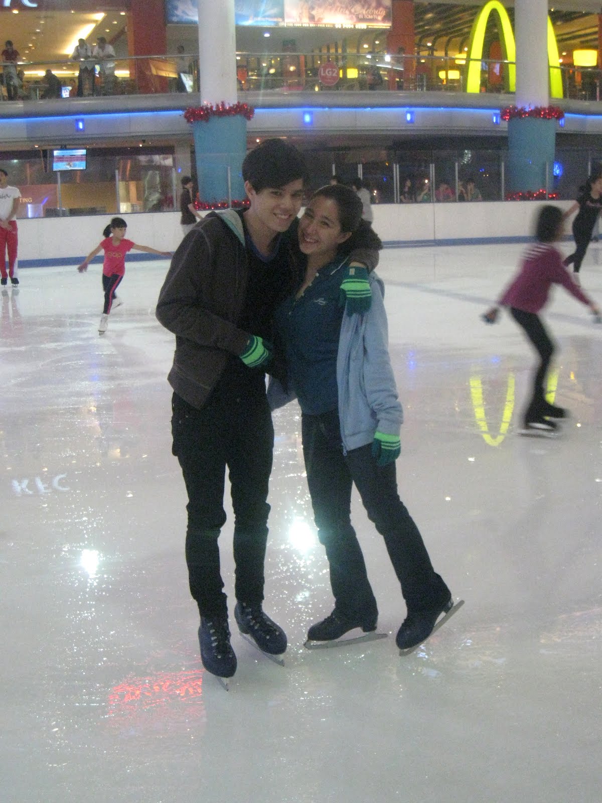 Turning 25 Part 2 Sunway Pyramid Ice Skating and The Ship! Calista Leah Liew