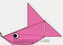 Bước 17: Vẽ mắt để hoàn thành cách xếp con cá vàng phồng bằng giấy origami.
