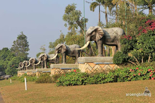 kampung gajah wonderland parongpong bandung