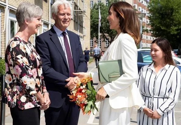 Crown Princess Mary with TrygFonden and Danish Cancer Society attended WHO' World No Tobacco Day event. She wore a white Massimo Dutti Pantsuit