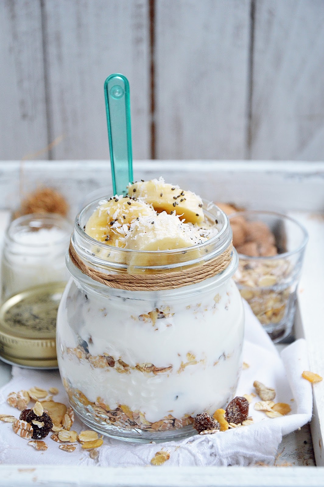 Moja smaczna kuchnia Jogurt z bananem, musli, kokosem i chia