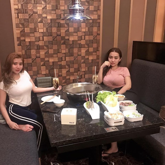 Pedangdut Seksi Cupi Cupita Doyan Makan Bakso hingga