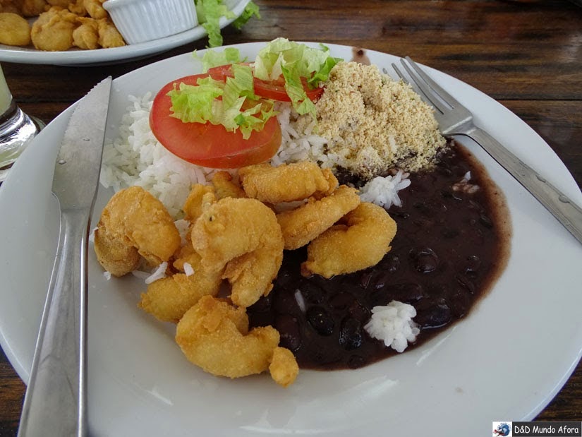 O que fazer em Cabo Frio à noite - Comer na praça de alimentação do calçadão O que fazer em Cabo Frio à noite - Comer na praça de alimentação do calçadão