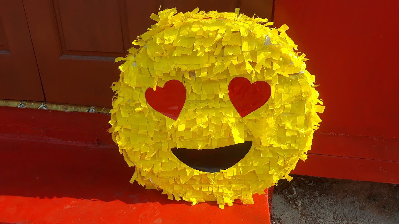 Tutorial DIY Emoji Piñata