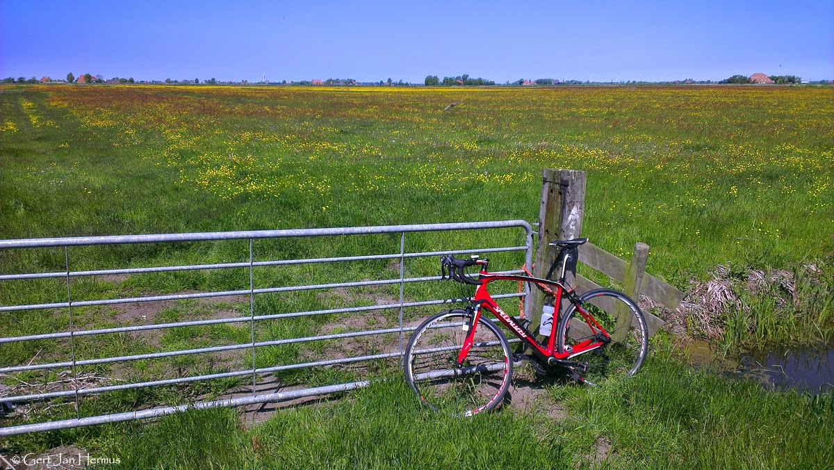 Fietsen wielrennen in Friesland. Onderweg foto's maken van de mooie plekjes.