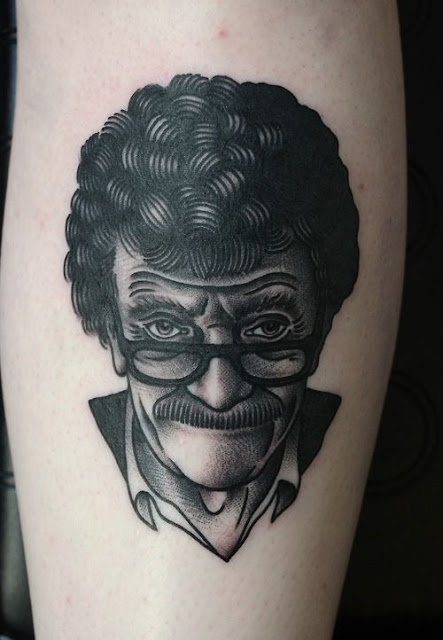 Tatuaje de Kurt Vonnegut,