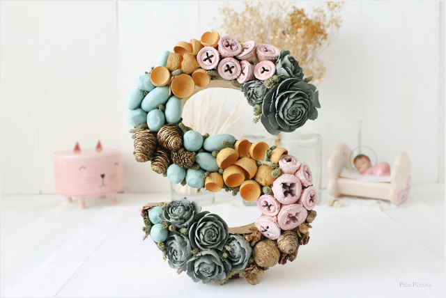 como-decorar-letra-3D-diy-con-frutos-otoño-pintados-spray