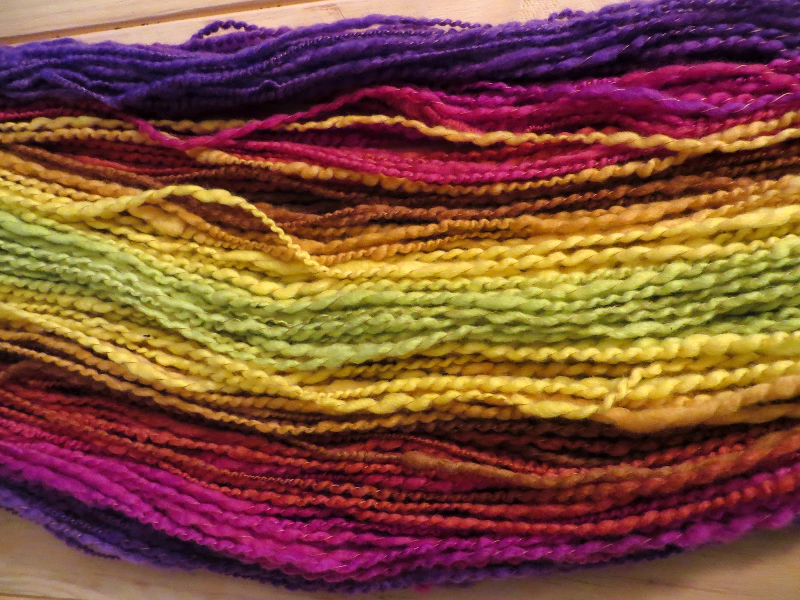 Dunkelgrün Wool&Fibers Artsy spiral yarn