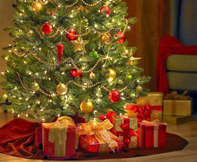 Christmas Tree Decors 2013
