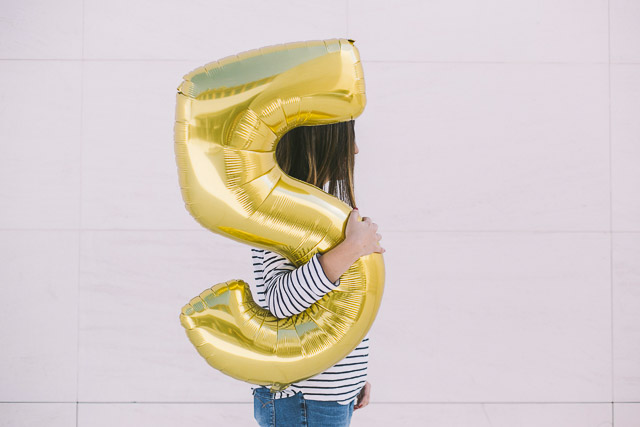 blog bodas a todo confetti aniversario globo dorado