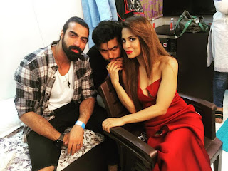 Sana Saeed Hot Instagram Photos Sana Saeed Flaunting Cleavage