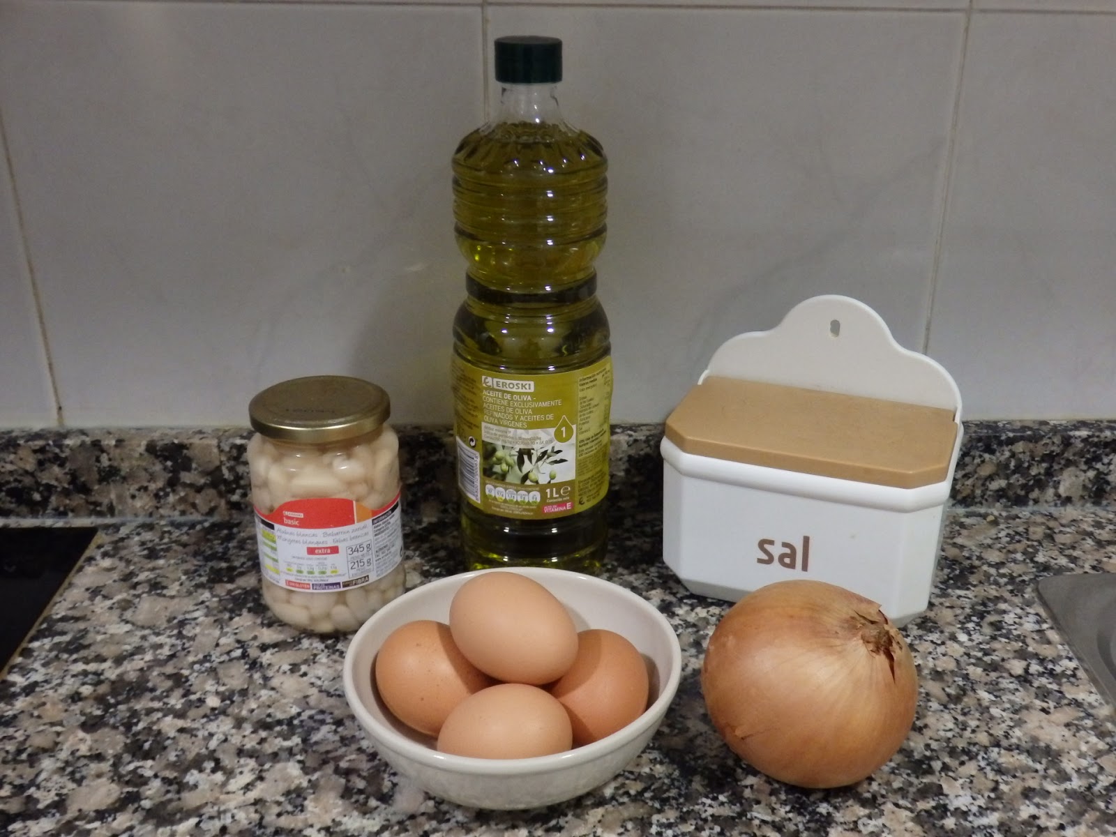 OSUKAA IS COOKING TORTILLA DE JUDÍAS BLANCAS Y CEBOLLA / WHITE BEANS