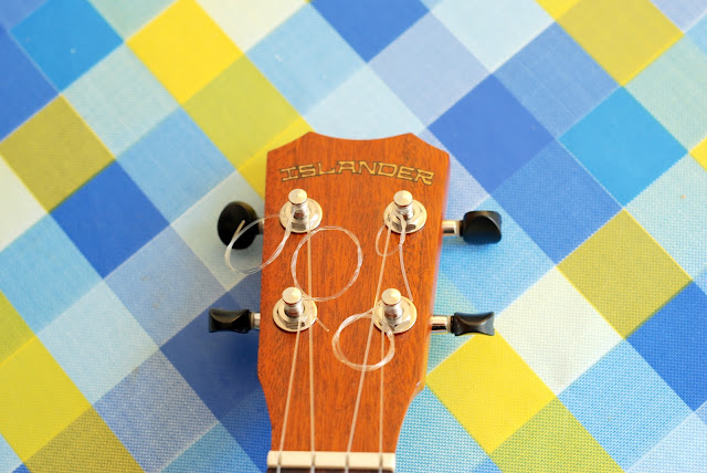 Islander MST-4 ukulele headstock and logo