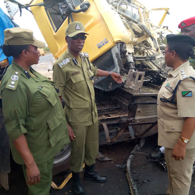 AJALI YA GARI KUGONGA LORI YAUA WATU SITA PWANI