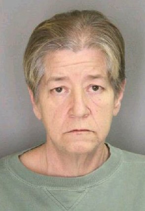 Mom son drug kiss: NY mom used kiss to give jailed son drugs - Funtuna