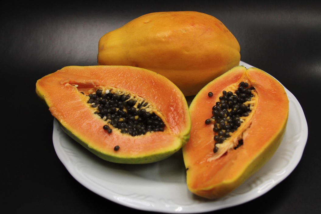 Mamão papaia é fonte de nutrientes, vitamina C e antioxidantes
