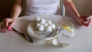 cotton-ball-diet-for-weight-loss Weird-weight-loss-diet