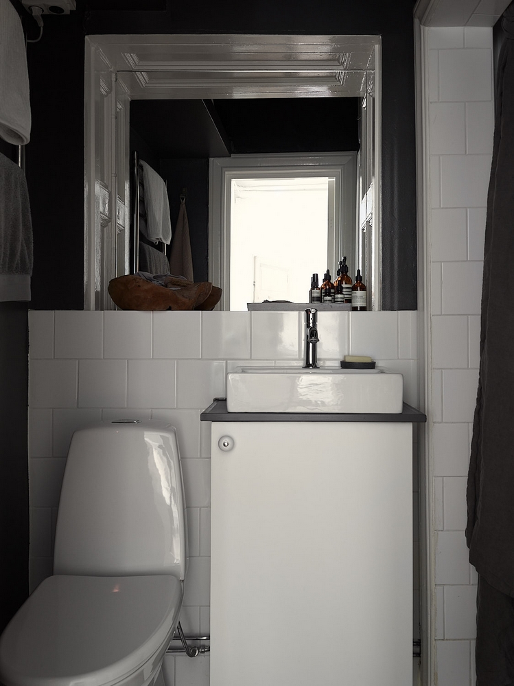 Cozy round dining table