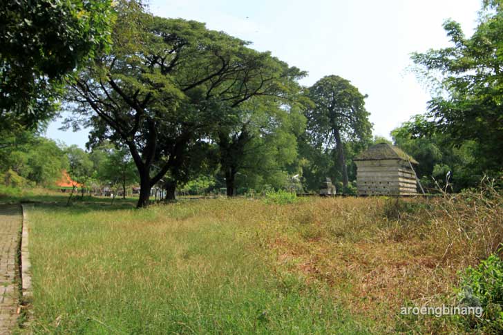 makam siti fatimah binti maimun gresik