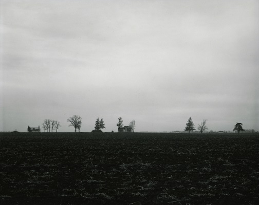 From "Farm Landscapes" - 1981 - photo by Rhondal Mckinney | black and white photography inspiration | landscapes | artSelecta From "Farm Landscapes" - 1981 - photo by Rhondal Mckinney | sad black and white photos | imagenes bellas de soledad y tristeza, fotos en blanco y negro bonitas
