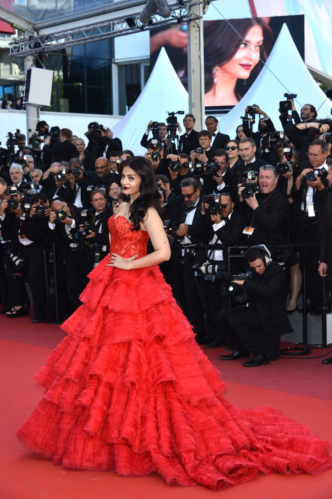 Aishwarya Rai Bachchan Looks Ravishing in a Ralph & Russo Red Gown At '120 Beats Per Minute (120 Battements Par Minute)' Premiere During The 70th Cannes Film Festival 2017