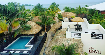 Remax Vip Belize: Villa Playa outside view 