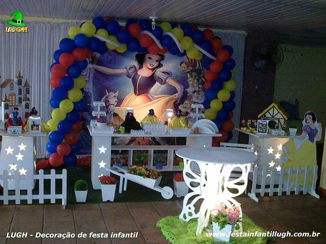 Decoração mesa de festa provençal Branca de Neve - Versão luxo Decoração de festa infantil Branca de Neve - Mesa do bolo de aniversário versão provençal luxo