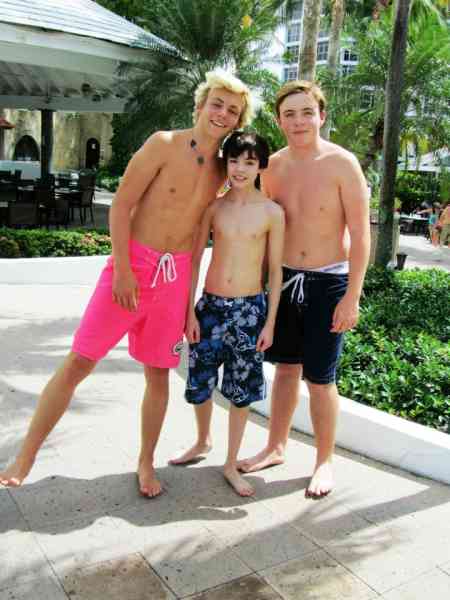 Boomer S Beefcake And Bonding Ross Lynch And His Brothers