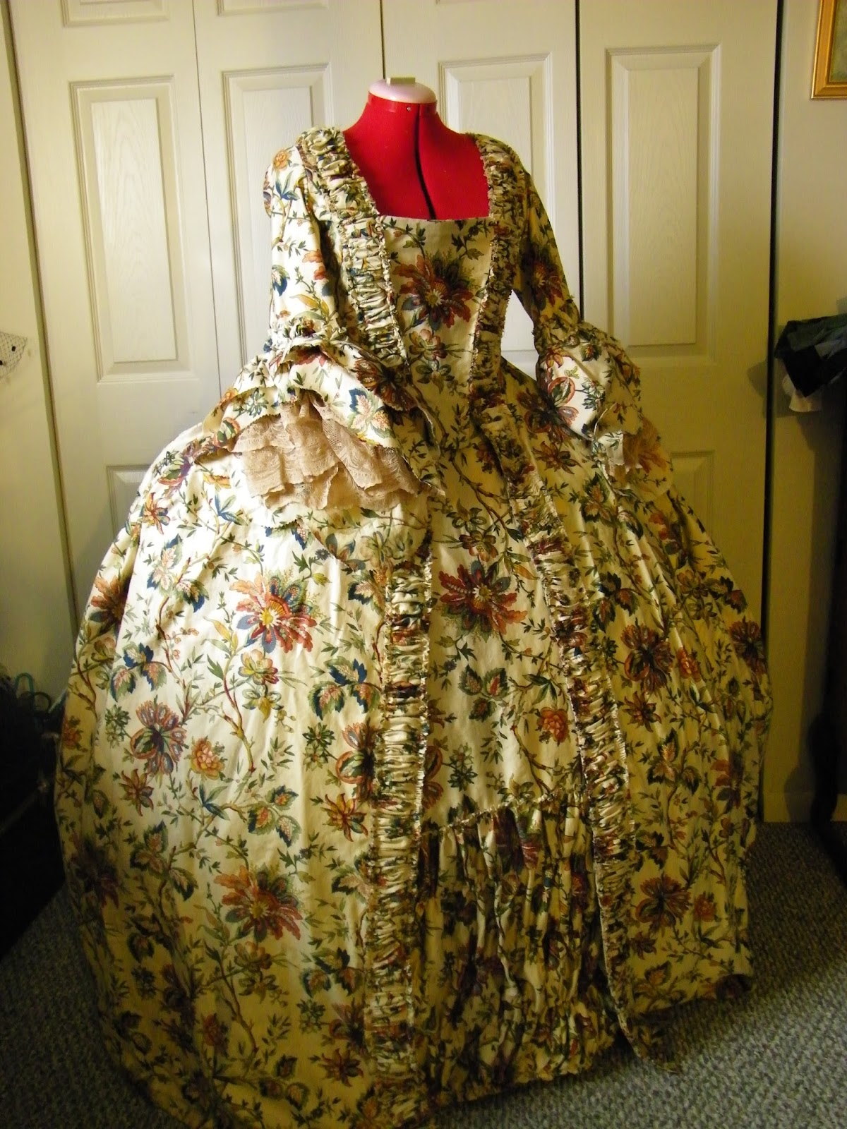 Learning to Costume Simplicity's Robe à la Française