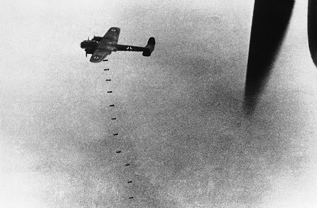 20 September 1940 worldwartwo.filminspector.com Dornier Do 17 bombing London